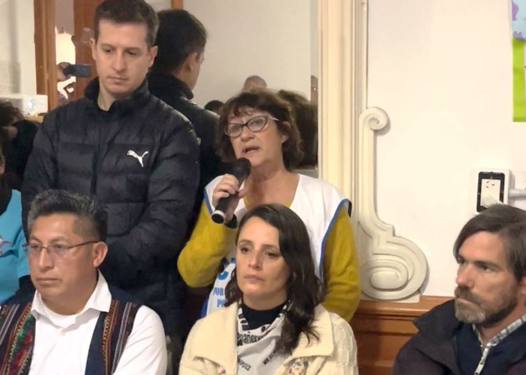 cteracta's tweet photo. CTERA participó junto al SERPAJ, organismos de DDHH y organizaciones sociales en defensa del pueblo boliviano y la democracia.
@soniaalesso1 expresó la solidaridad de CTERA y la @intEducacion  con el pueblo y la docencia boliviana frente a la represión y el ajuste del gobierno. https://t.co/8dELjkIwQx