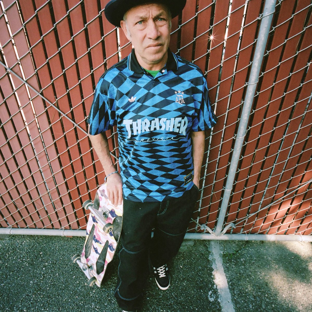 ModernNotoriety's tweet photo. Mark Gonzales for Thrasher x AFA x adidas 🇦🇷🛹

🗓️ June 1st https://t.co/8NGuhRxNiq