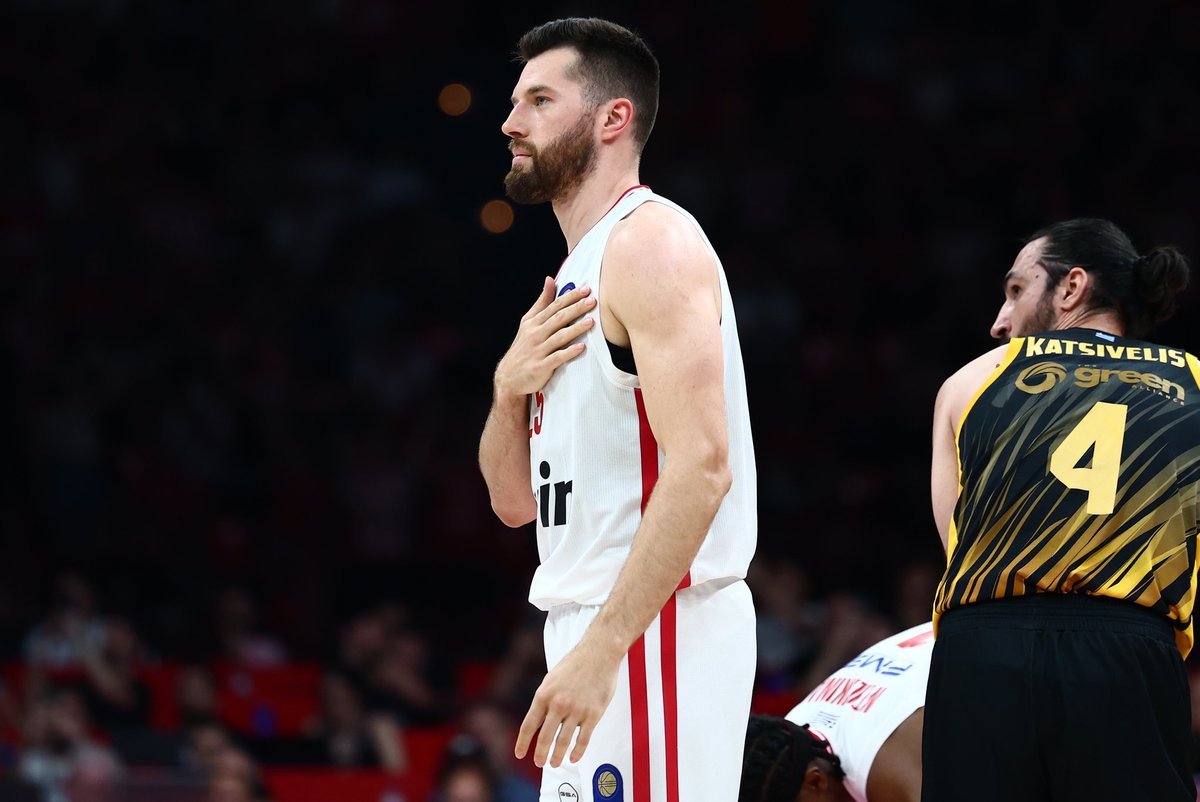 RedSeaPodcast's tweet photo. Alec Peters oeoeoe! ❤️

#OlympiacosBC #GBL https://t.co/DWzk2ecPO2