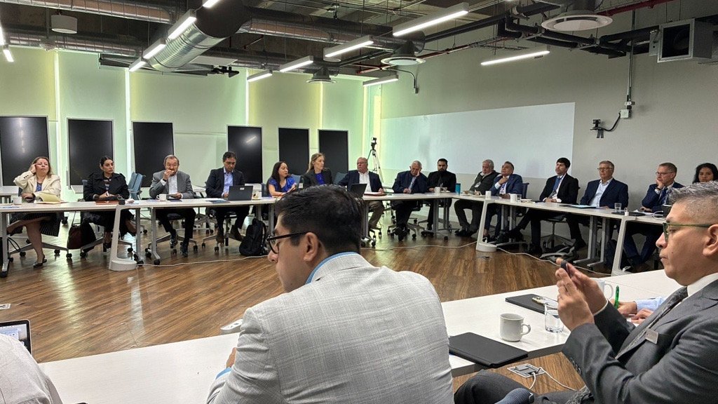 FIDA_LAC's tweet photo. @IFAD @IFADespanol @ONUMX 🇲🇽El encuentro reunió a instituciones multilaterales, sector público, sector privado, banca de desarrollo y academia. Los participantes compartieron experiencias e identificaron oportunidades de colaboración y coinversión para impulsar el desarrollo rural en #México. (4/4) https://t.co/Xc8Gq4mfJr