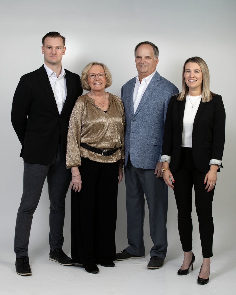parrish_team's tweet photo. New photo, same family! 🏡❤️ We’re the Parrish Team, helping Central Ohio feel like home. Whether buying, selling, or relocating, we’ve got you covered! 🌟 If you're moving out of state, we'll connect you with a top KW agent! 🚚💫 Learn more at https://t.co/D5B3y7Ih7t https://t.co/WZk0uyPIVD