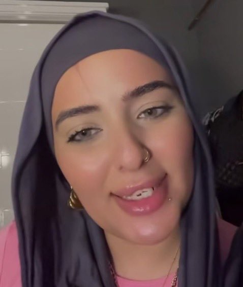 Bonofftr's tweet photo. هي وشها نجس ولا انا الي خول بزياده؟؟😭🥵 https://t.co/QZInJAdBTy