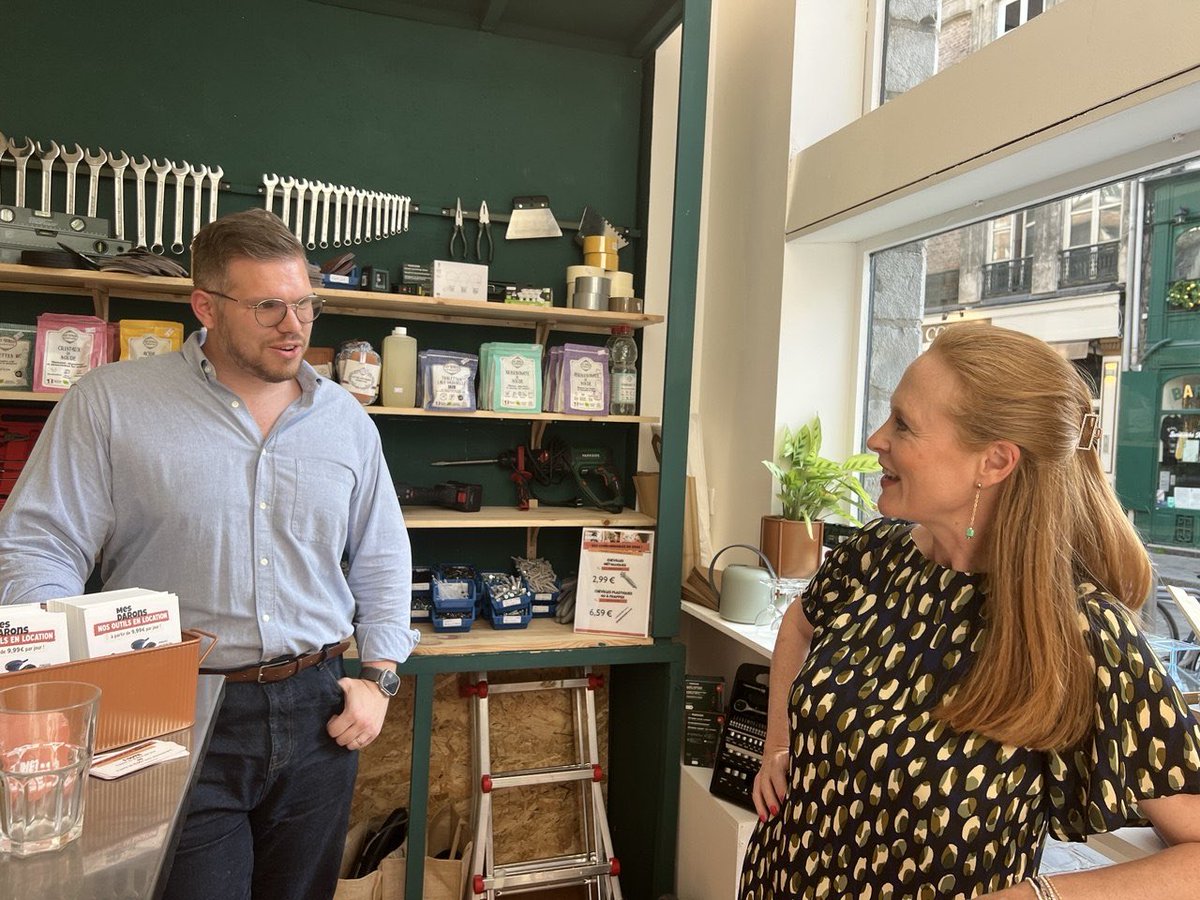VSpillebout's tweet photo. 🛠️ J’étais ce soir dans le Vieux-Lille pour l’inauguration de la boutique Mes Darons, un nouveau commerce de proximité au concept innovant : permettre aux habitants d’emprunter des outils plutôt que de les acheter.
👉Une belle initiative autour du bricolage, de la consommation responsable et du partage, qui répond aussi à des enjeux très concrets du quotidien.
Bravo à l’équipe de Mes Darons pour ce projet entrepreneurial local, utile et chaleureux, qui participe aussi à la dynamisation de notre centre-ville. 👏
#Lille #CommerceDeProximité #ÉconomieCirculaire