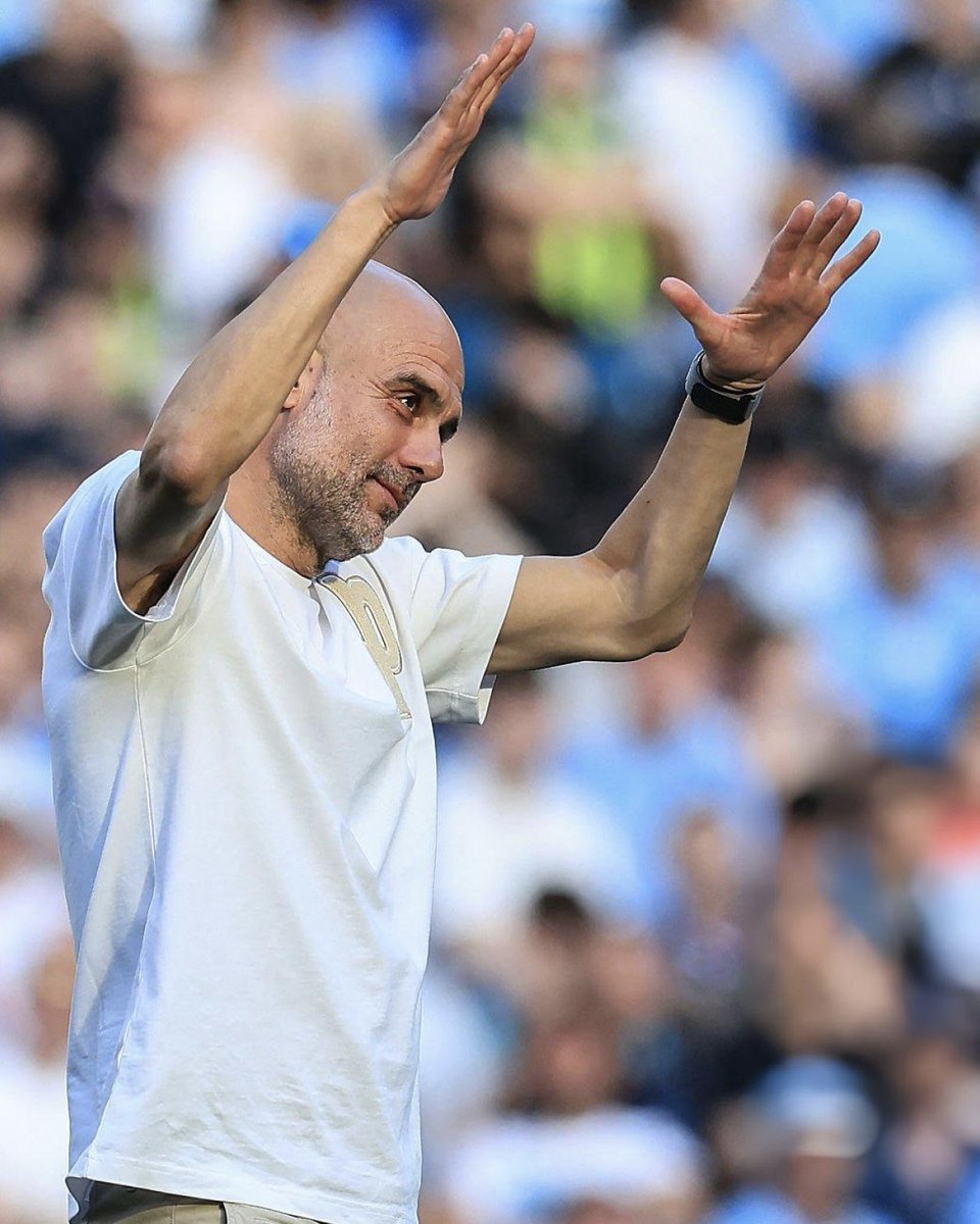 MancityNetwork's tweet photo. 🚨🎙️ بيب غوارديولا عن تسمية مدرج باسمه في ملعب الاتحاد:

"ماذا يمكنني أن أقول؟ إنها أكبر تقدير، أكثر من أي شيء آخر.

عبر الأجيال، سيقول الناس: من هذا الرجل؟ من هذا الاسم؟ وسيقولون: آه، كان رجلًا أصلع، فاز ببعض الألقاب." https://t.co/zpfxiAXBVq