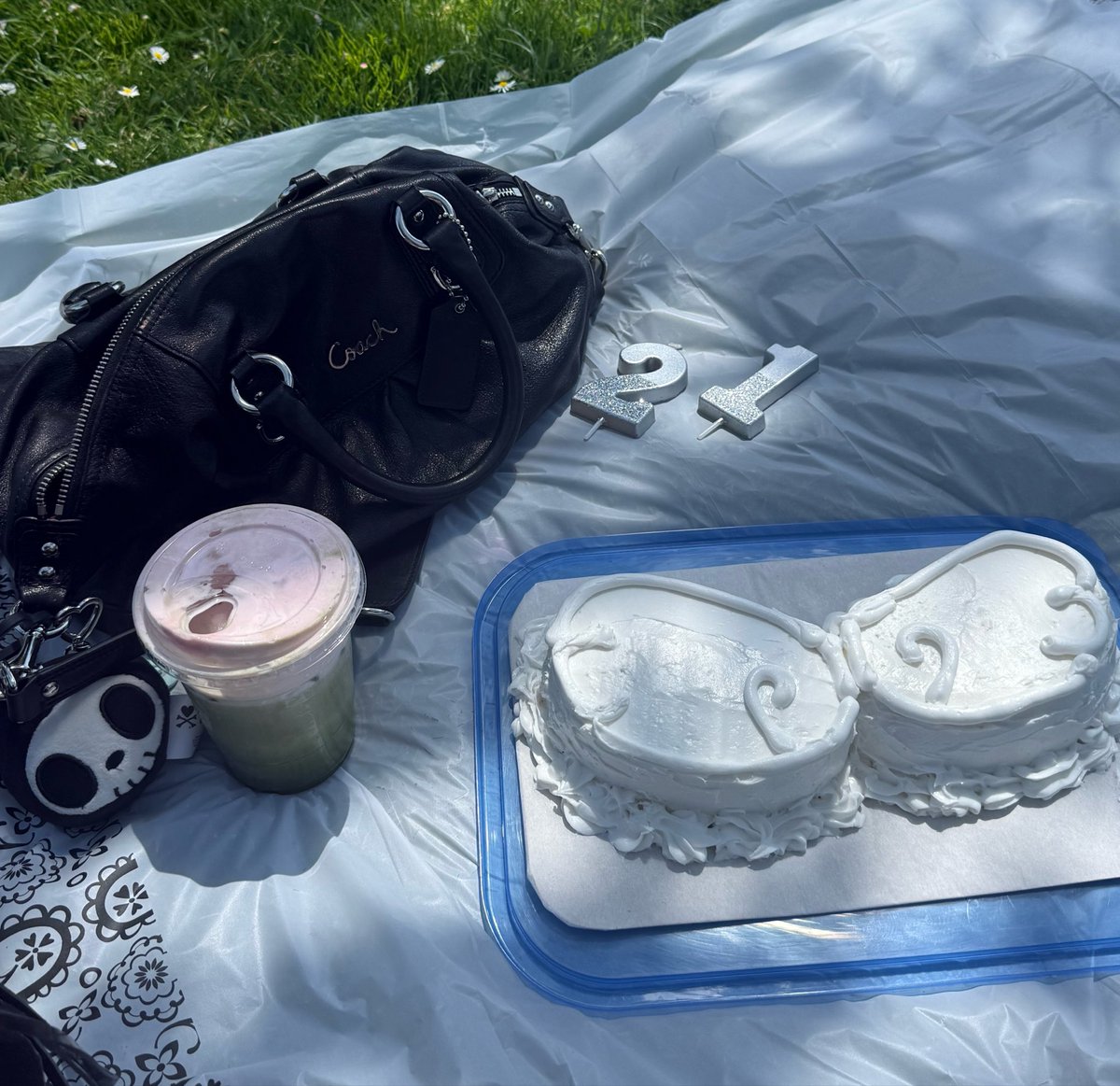 terry02827's tweet photo. The cake I made myself for my 21st :p https://t.co/rutIHwr1SW