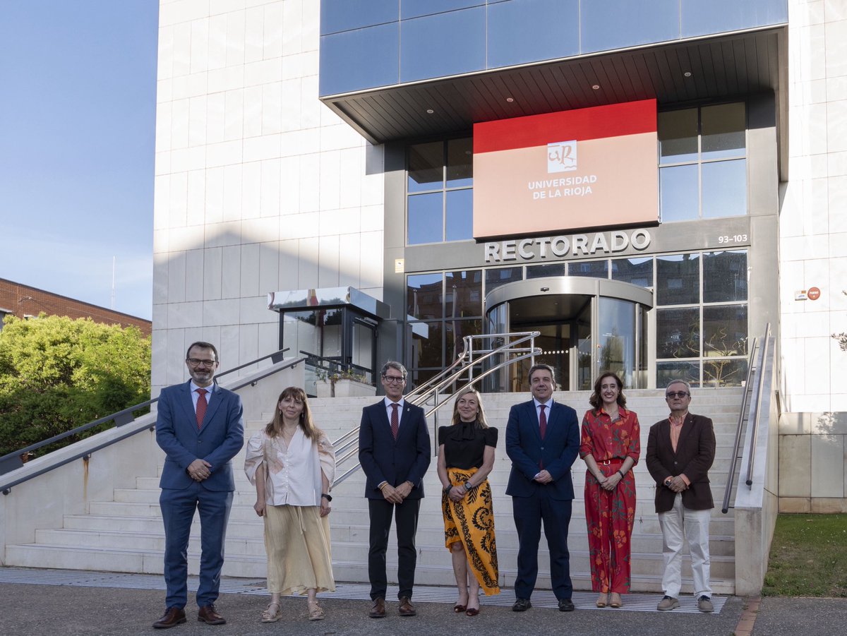 lariojaorg's tweet photo. 🏫 La @unirioja impartirá el Grado de Medicina el próximo curso 2026-2027 con 30 plazas en modalidad presencial
 
El presidente @CapellanGonzalo valora como un hito histórico para la universidad y para La Rioja la implantación de dicho Grado 

🖇️ https://t.co/lMSwtkZTDv https://t.co/qHK0zU1TSs