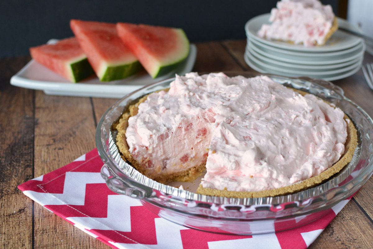 TheRebelChick's tweet photo. This Summer Watermelon Pie Recipe makes the perfect sweet dessert for those long, hot summer days when you need something refreshing! https://t.co/6rRzliW9R6 https://t.co/RPWZcAapJL