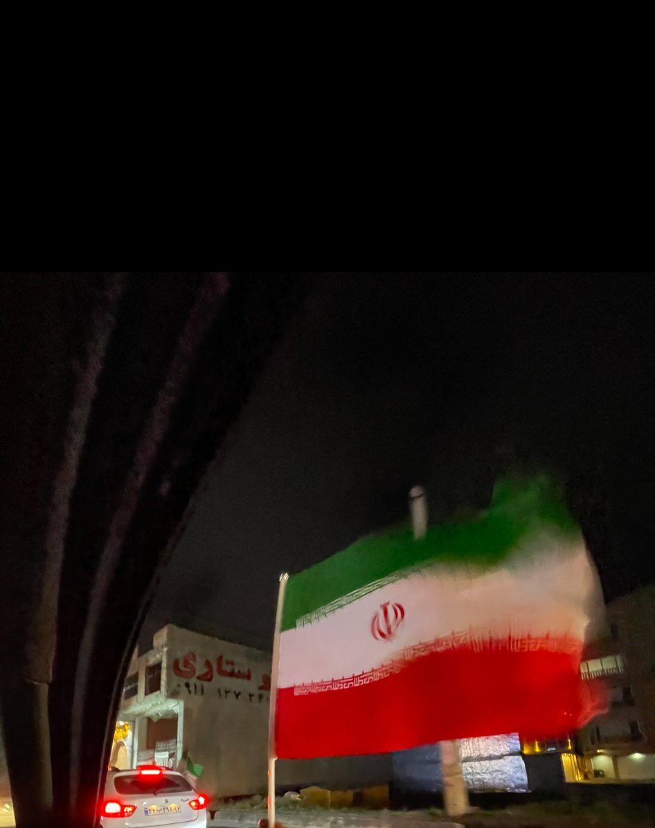 a_rezaeia's tweet photo. زیر یه پرچم ،از هر قوم و طایفه ای ،در سراسر ایران ،همه در یه صف واحد برای ایران ایستاده ایم و برای سرافرازی ایران جانفشانی میکنیم 

#خیابان_ایران
#IranianOnIt https://t.co/ap04i9wNj2