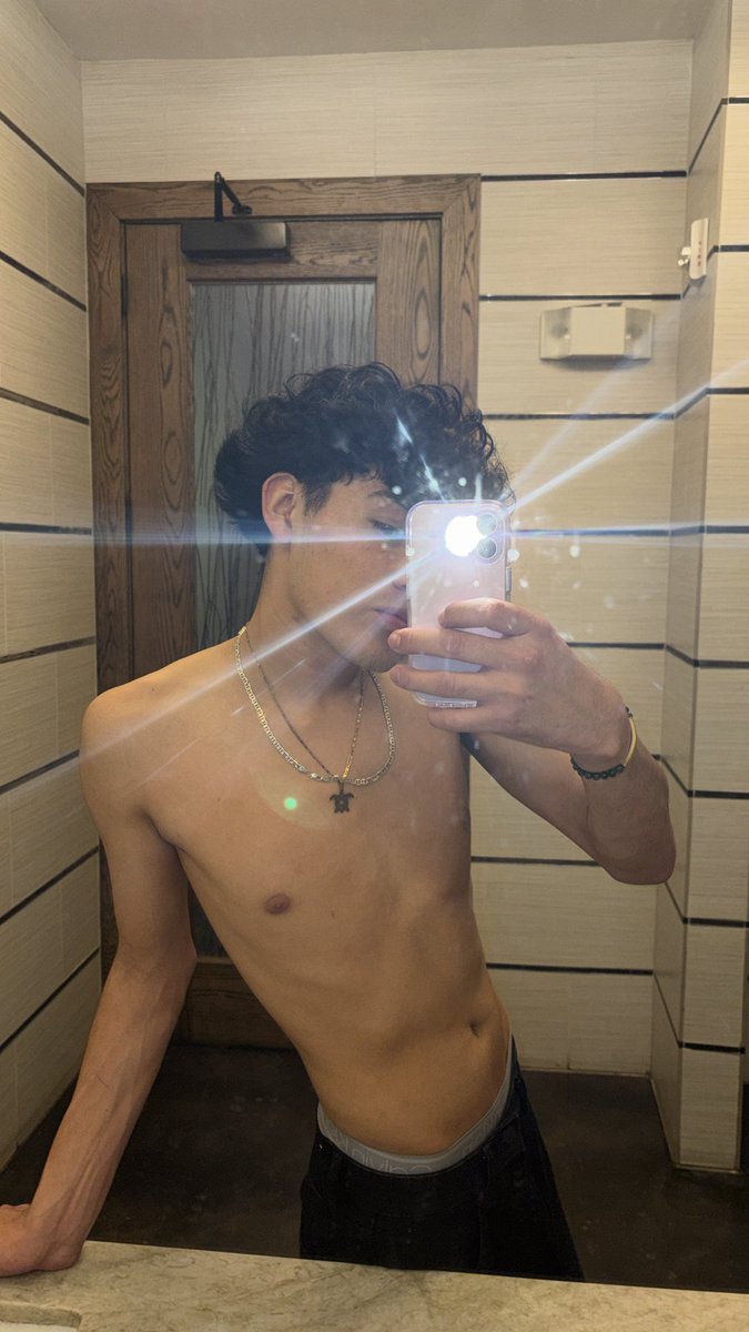 KevinOrdoes8's tweet photo. Latino boy 💋 https://t.co/QGdux1FyBj