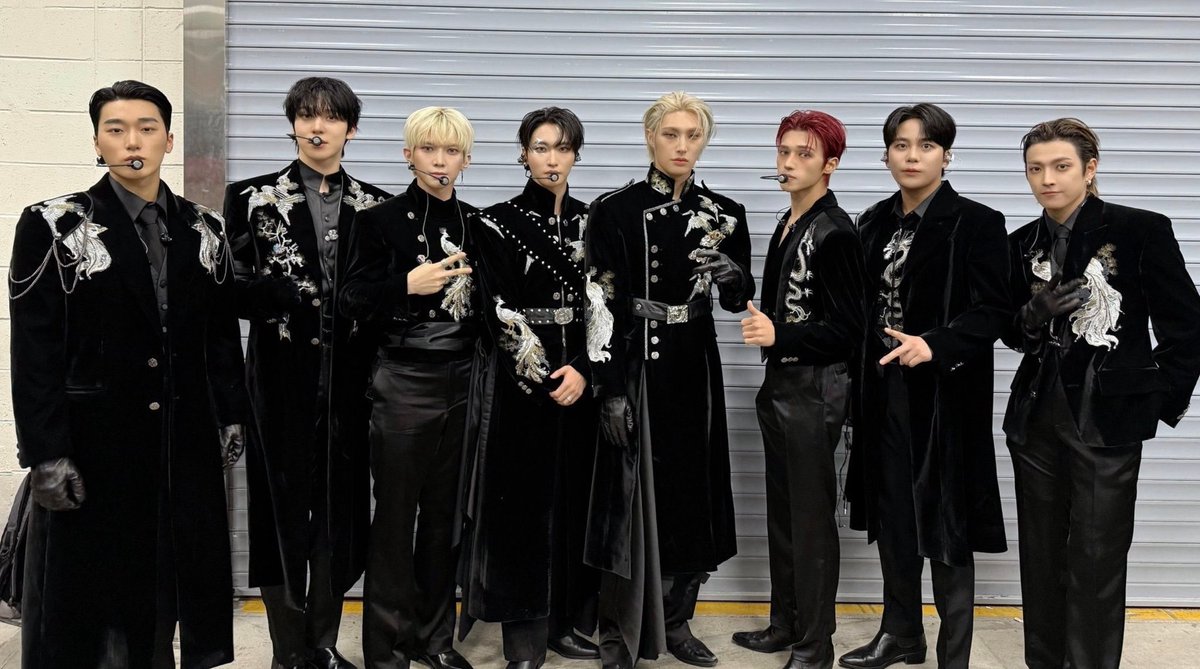 rokssanemarina's tweet photo. Ainda dá tempo de falar do quando é luxuoso o styling do ateez ? Seja em perfomance, conceito ou mv's, a equipe de stying aqui dá uma aula aqui. https://t.co/yH1vppwXFJ