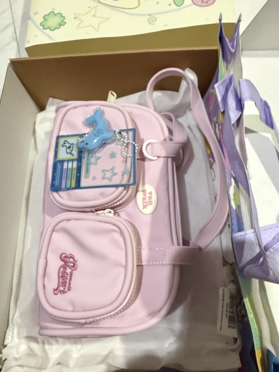 P_hundred_patt's tweet photo. ส่งต่อกระเป๋า Vanwalk สีชมพู 600 บาทรวมส่งค่ะ ใส่ออกข้างนอก 1 ครั้งค่ะ สนใจทัก DM ได้เลยนะคะ
#ส่งต่อกระเป๋ามือ2 #ส่งต่อกระเป๋ามือสอง #กระเป๋า #กระเป๋ามือสอง #โล๊ะตู้ #ส่งต่อเสื้อผ้ามือสอง #กระเป๋ามือสอง #ส่งต่อกระเป๋า #ส่งต่อกระเป๋ามือ2 #vanwalk https://t.co/TgfvYdQAD8