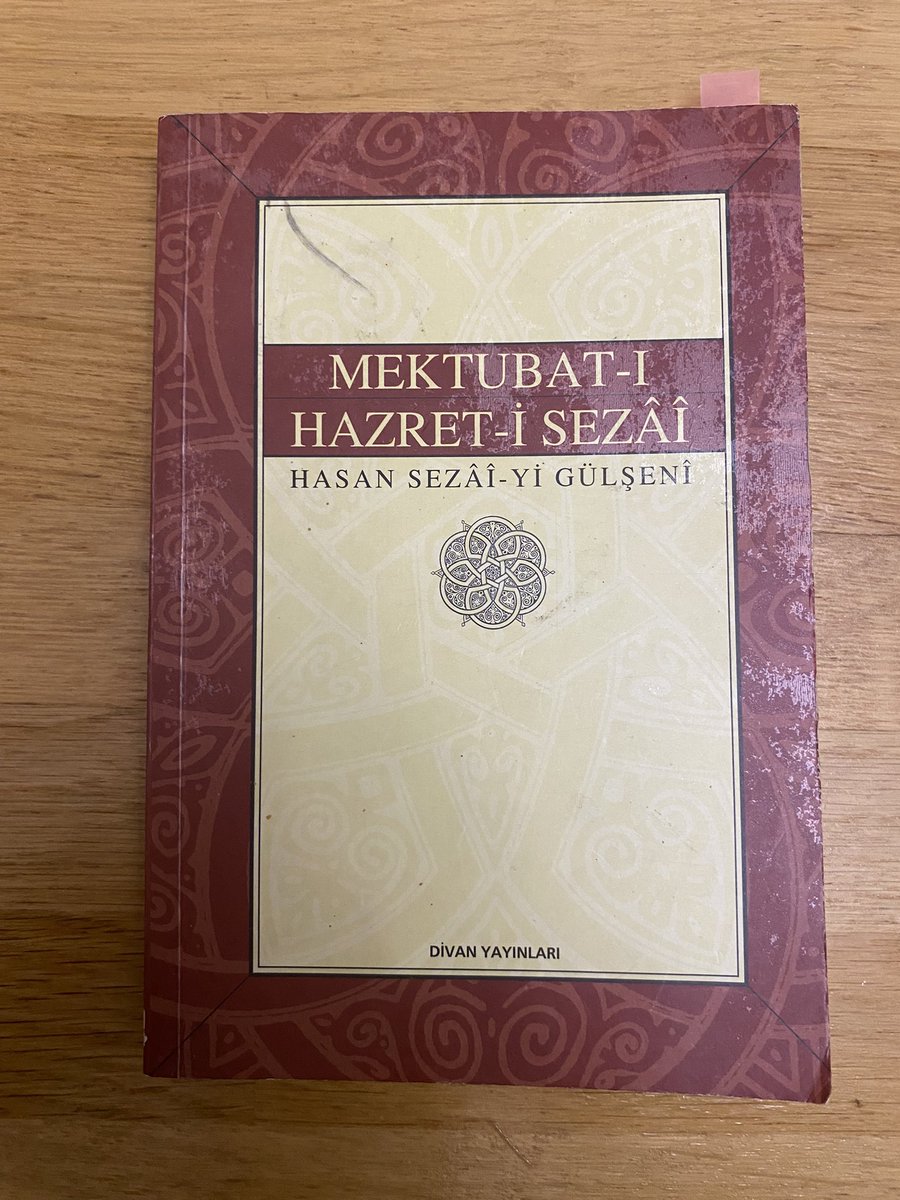 elemveirfan's tweet photo. “insanî hakikat, ancak doğru bir düşüncedir. başkası yapmacık ve fikrî döküntüden ibarettir. daima hatır ve gönül kazanmaya gayret edip, dünya telâşesi gönüle gelip gittikçe saf sinenize irfan düşüncesi katarak, mahviyyet ve tevazu göstererek ortaya çıkan, hayalî perdelerin çokluğundan halâs bulmak suretiyle, hüviyet (insani kimlik) cilvesiyle daim olmaya himmet buyarasınız. bütün zuhûrata merhamet gözüyle bakıp, göz bebeği gibi, her bir hakikati gören gözlerinizde yer eylesin.”