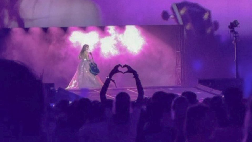 marleyharper's tweet photo. the eras tour was the epitome of girlhood https://t.co/qrNiprIz7t