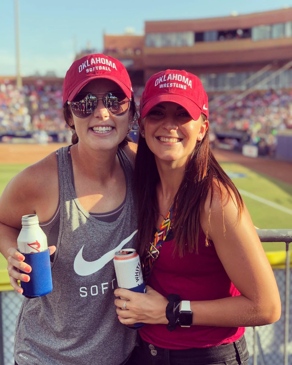 JessPami_'s tweet photo. I want to go back to the WCWS so bad. It’s SO MUCH FUN! https://t.co/LaG5T0CMkg