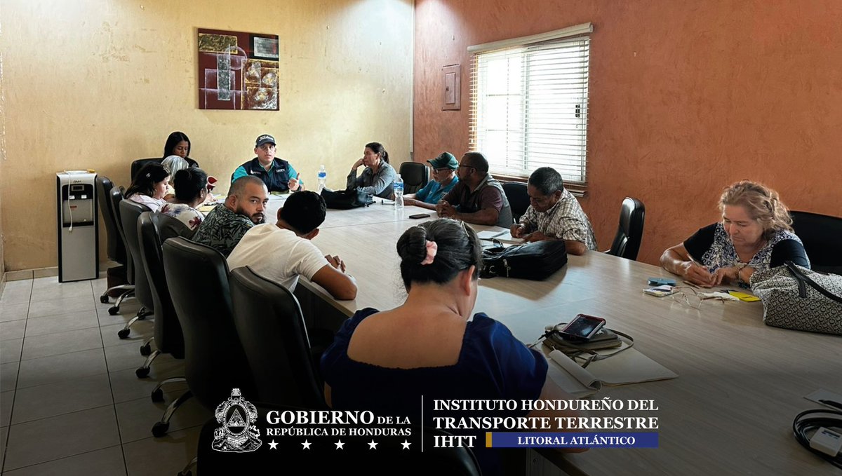 IHTT_HN's tweet photo. El delegado regional del Litoral Atlántico del Instituto Hondureño del Transporte Terrestre (IHTT), Rossel Quiñónez, se reunió con representantes del rubro de mototaxi del sector de Colón, con el objetivo de abordar temas de interés con este rubro. https://t.co/WZNDZ6zEUC