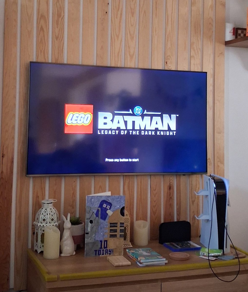 sharpysharps's tweet photo. Batman Begin https://t.co/V8xhUHLs8C