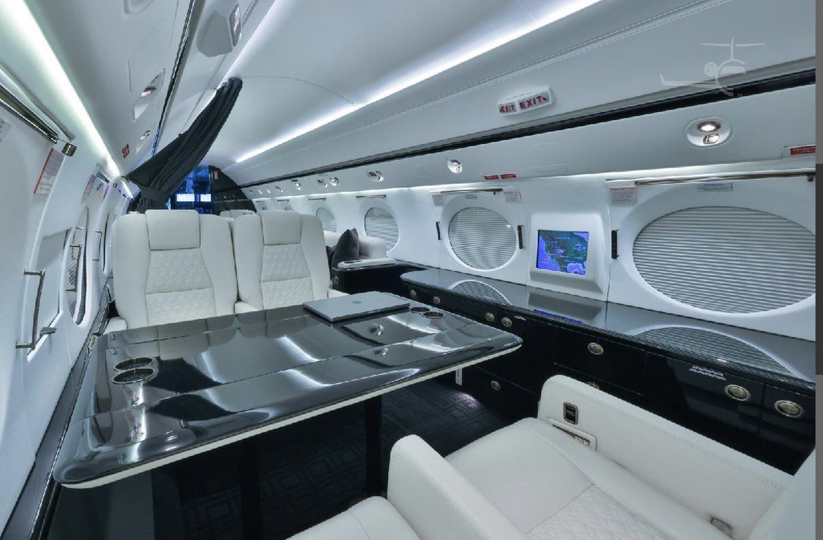 CRubioMartinezU's tweet photo. Sres., les presento el nuevo avión en que viajará el Presidente @luisabinader de viajar en aerolínea regular a principio de gobierno, ahora tiene a su disposición un jet de Sky High G5 de Lionel Messi.

Está en la base de San Isidro, y llegó ayer como primer vuelo después del cambio de matrícula.

Crees, que Luis Abinader se merece ese avión, después viajar en aerolínea comercial a principio de gobierno, y después del gran trabajo como Presidente de República Dominicana?

El se merece, que te suban los impuestos, para el andar en ese comfort?

Te leo en los comentarios.

#GobiernoLimpioRD
Carlos Rubio
#ElPresidentedeRD