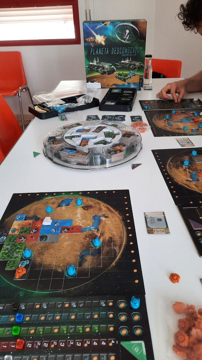 ojodelterror's tweet photo. 🎲 JUEGOS DE MESA 🎲
El domingo pasado unos cuantos socios exprimimos lo que quedaba de fin de semana jugando a Planeta desconocido 🪐, Clank! 🪙 y Dogs of war ⚔️. https://t.co/0FtT1rhUgs
