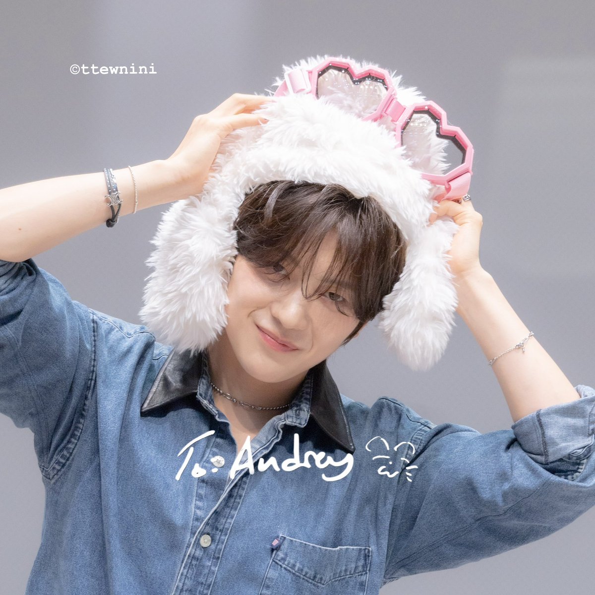ttewnini's tweet photo. 260528.  ZEROBASEONE MUSICART FANSIGN

💗💗

#석매튜 #제로베이스원    #SEOKMATTHEW #ZEROBASEONE     #ZB1     #ASCEND  #ZEROSE #matthew https://t.co/t8RwPp90c9
