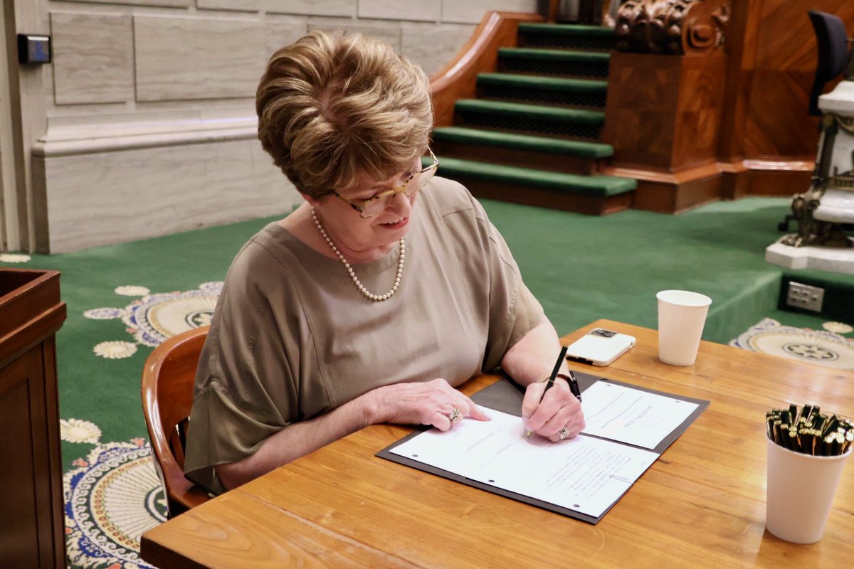 MOSenateGOP's tweet photo. This afternoon, President Pro Tem Cindy O'Laughlin signed the bills passed by the Missouri House and Senate during the 2026 legislative session. These bills are now on their way to Governor Kehoe’s office, where they will be signed into law. #moleg https://t.co/Mmw58iQM8I