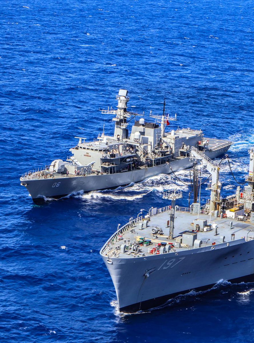 Armada_Chile's tweet photo. Un día como hoy, hace 18 años, se izó por primera vez nuestro Pabellón Nacional en la Fragata FF-06 "Almirante Condell" , Buque de nuestra Escuadra Nacional que cumple un importante rol al servicio de la Patria 🇨🇱

¡Feliz Aniversario!

#ChileEsTricontinental #MesDelMar https://t.co/QAjp9W7SBQ