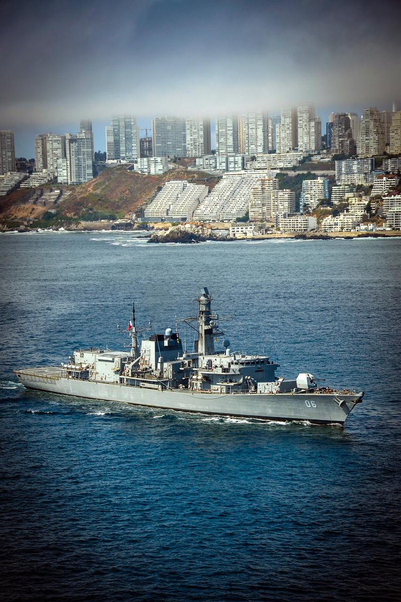 Armada_Chile's tweet photo. Un día como hoy, hace 18 años, se izó por primera vez nuestro Pabellón Nacional en la Fragata FF-06 "Almirante Condell" , Buque de nuestra Escuadra Nacional que cumple un importante rol al servicio de la Patria 🇨🇱

¡Feliz Aniversario!

#ChileEsTricontinental #MesDelMar https://t.co/QAjp9W7SBQ