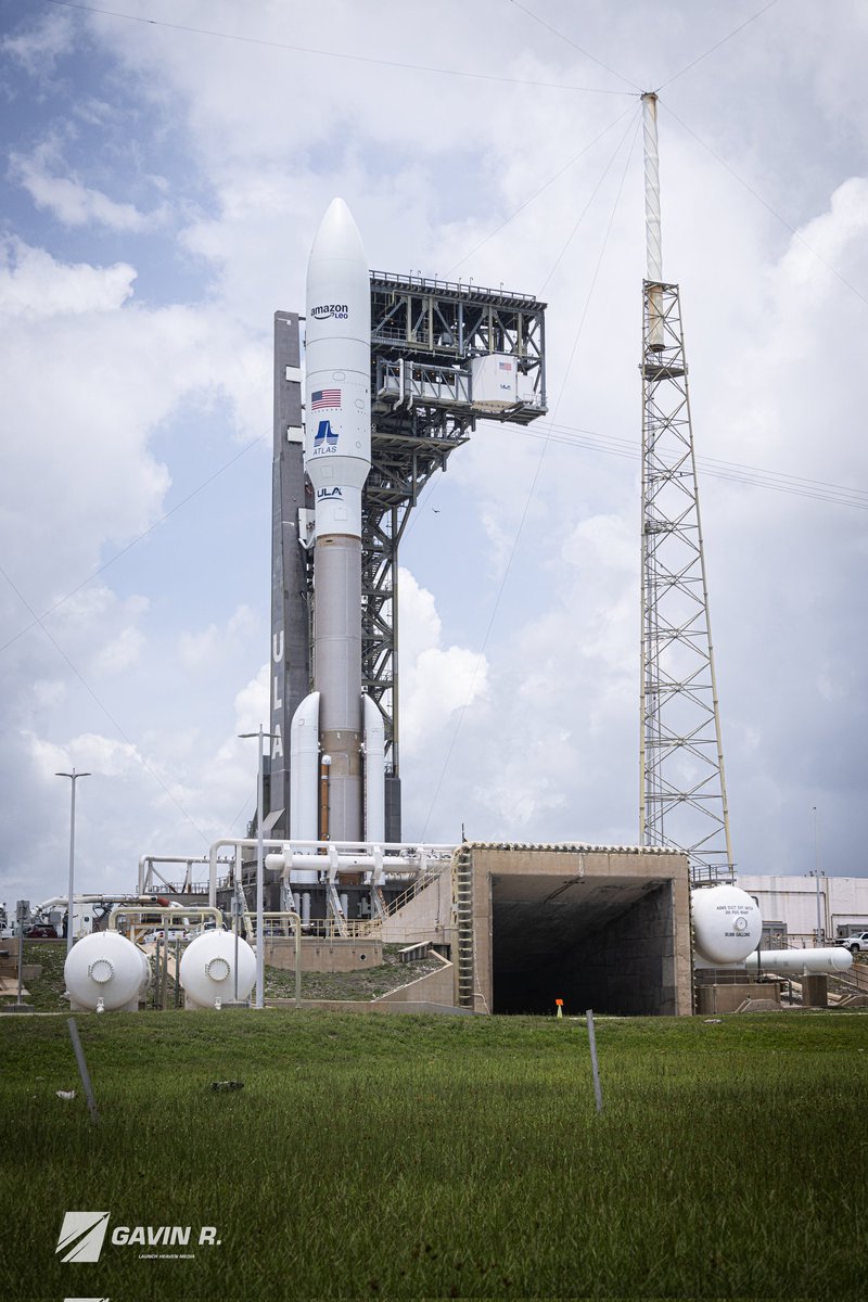tweetsiphotos's tweet photo. The penultimate ULA Atlas V 551 rocket has arrived at SLC-41 ahead of tomorrow evening’s launch of 29 Amazon Leo satellites to low Earth orbit. Liftoff is scheduled for 7:33p.m. EDT.

📸 @LaunchHeavenX https://t.co/J72ZgYWvkB