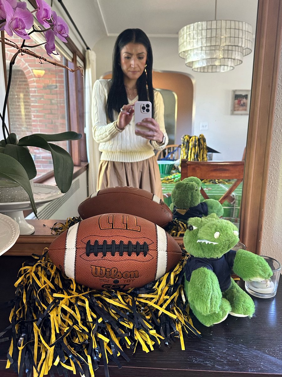FinchGrace10975's tweet photo. Gearing up for another year of Gator Football! ๐๐๐๐
#CoachWifeLife #TeamMom #FootballMom @aws_football https://t.co/vHK9oDbXGF
