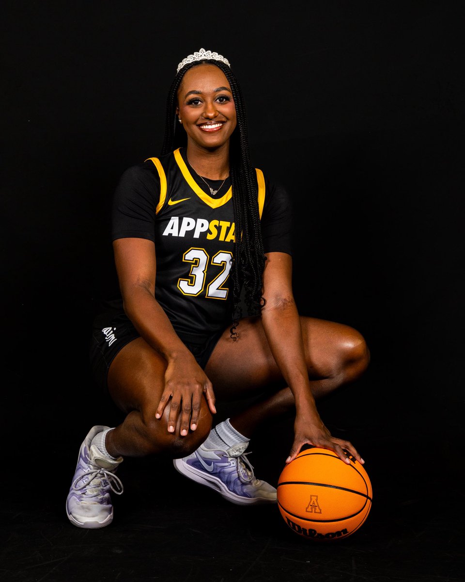 AppStateWBB's tweet photo. A huge congratulations to our Chancellor’s and Dean’s List honorees this spring! 📚👏 

🏀 Chancellor’s List: Addie Biel
🏀 Dean’s List: Zoë McCrary, Daisia Mitchell, Isa Roman, Emma Smith and Riley Stoker

#RareAir https://t.co/Qcb9OGnbVc