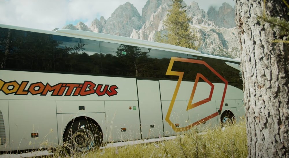 RdTMagazine's tweet photo. Mobilità sempre più sostenibile sulle Dolomiti.
Dolomiti Bus lancia il piano integrato di trasporto estivo per facilitare l'accesso al Rifugio Auronzo dal 30/05 al 04/10 2026.
Sul nostro sito https://t.co/YoX8WvrgZi l'articolo completo https://t.co/8mG9Vxk9xE

#rottadeitrasporti https://t.co/uHNs77anW5