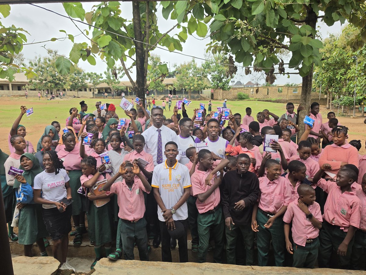 _sigmaclub_ui's tweet photo. To commemorate World Menstrual Hygiene Day 2026, Sigma Club, UI visited 5 secondary schools across Ibadan through the Pad A Girl Initiative.

We distributed sanitary pads, exercise books, and sensitized students on menstrual hygiene because awareness, dignity, and access matter. https://t.co/nnQEOhWUOL