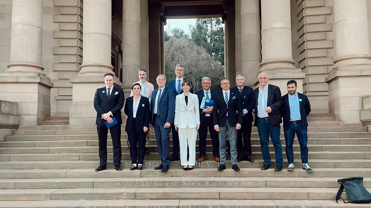 Bay_Christophe's tweet photo. Mission parlementaire en Afrique du Sud 🇿🇦 

Cinq jours de travail sur le terrain, de Johannesburg à Pretoria jusqu’au Cap, pour mieux comprendre les enjeux de nos échanges commerciaux avec un partenaire clé du continent africain.

Au programme : rencontres avec le Parlement sud-africain et ses commissions Commerce, Énergie et Ressources minières, échanges avec les ministres du Commerce et de l’Énergie, et dialogue avec les acteurs industriels présents sur place

Au cœur des discussions : l’accès aux matières premières et aux ressources minières stratégiques, les chaînes de valeur dans les industries propres, les conditions de concurrence pour nos entreprises et l’avenir de nos relations commerciales avec l’Afrique du Sud.