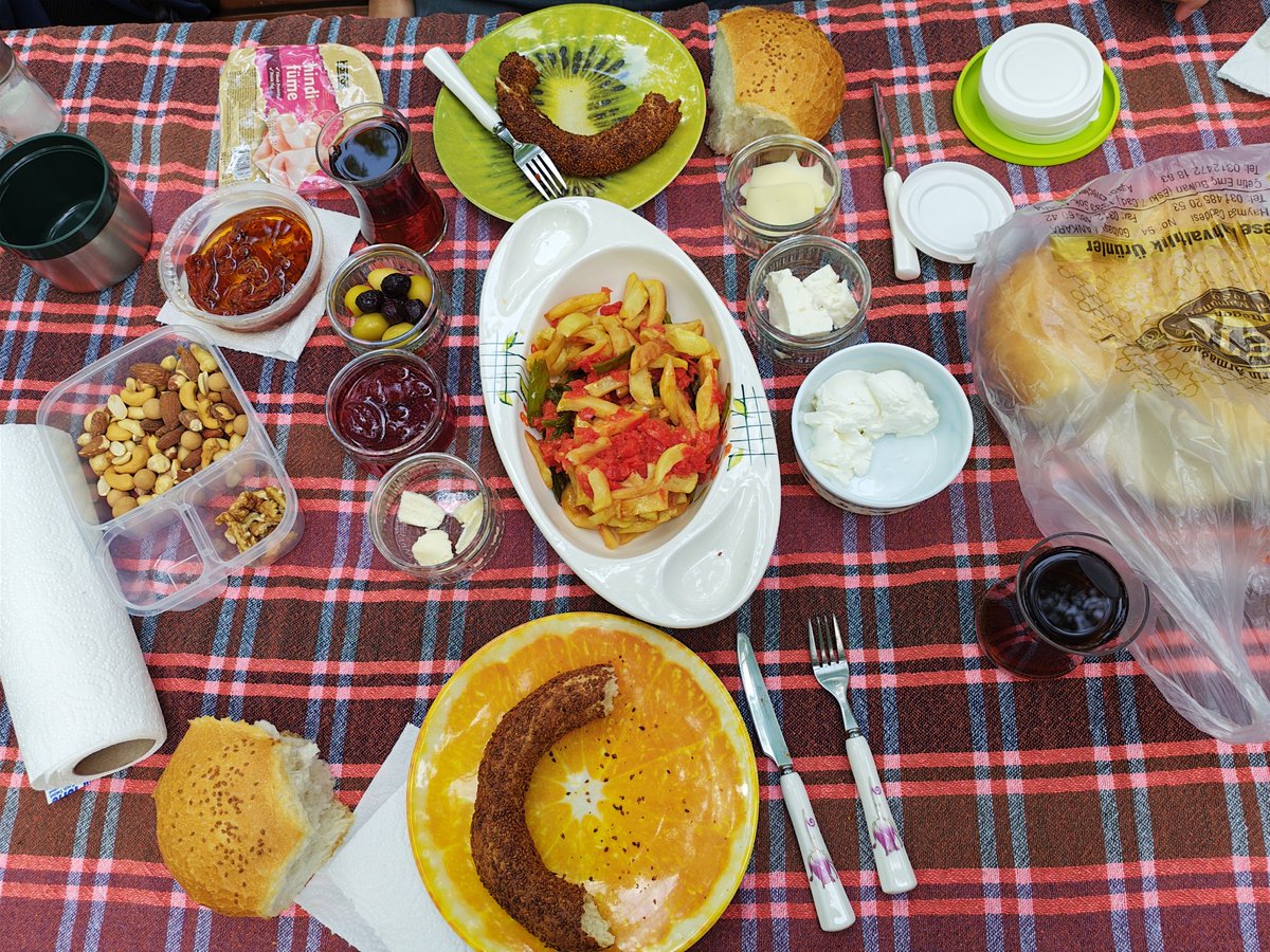 WD_KIRK's tweet photo. Bayram kahvaltısı 🫖🍞🍽️ https://t.co/tekyjna04B