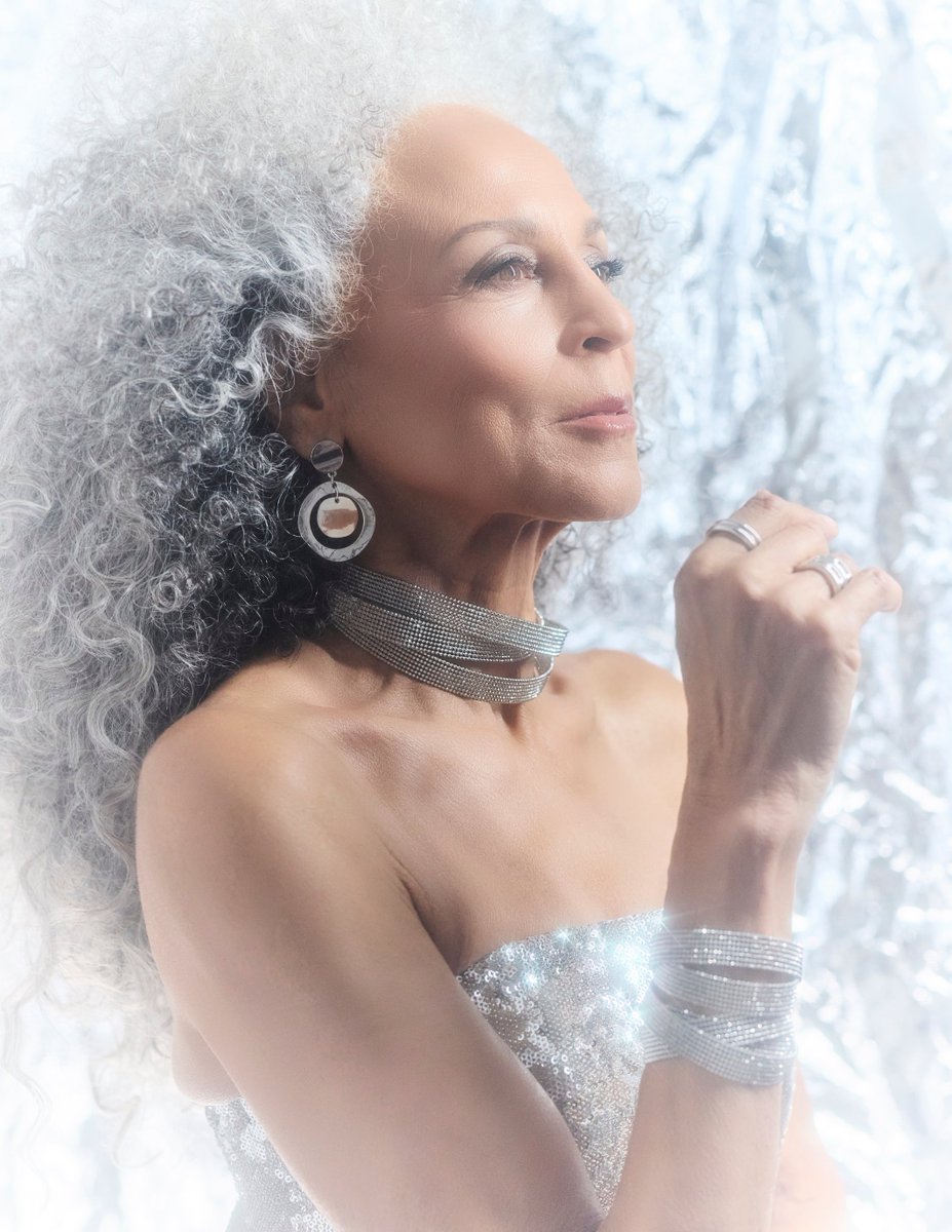 AccessoriesMag's tweet photo. Alva Chinn is white hot in bold silver jewelry, each piece a conversation, each look a study in confidence. Arriving in New York in the early 70s, Chinn describes her time as a blessing, an era when art and fashion collided in exhilarating ways.

Read now: https://t.co/0pahPlUrgH https://t.co/Yrv1b4mJeV