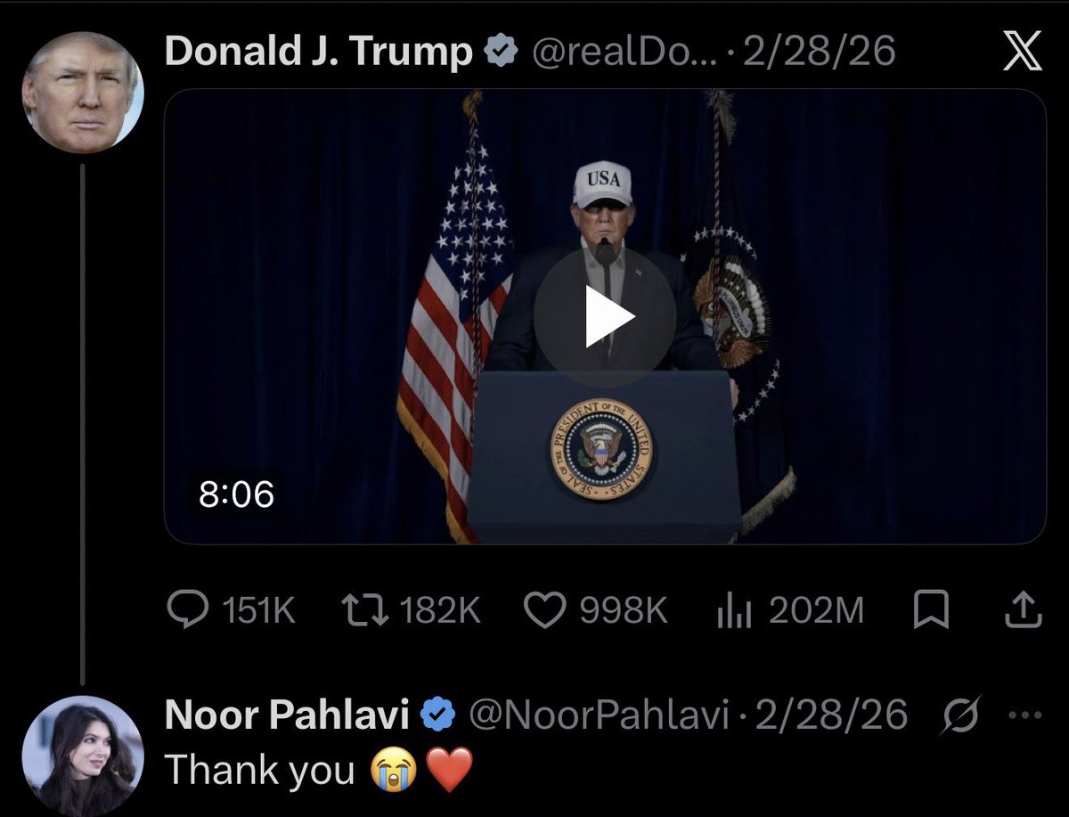 sahamedin's tweet photo. رذالت‌ها بسیارند، اما این دو توییت را باید سندی از سقوط اخلاقی و تباهی دانست. در تاریخ ایران، به‌سختی می‌توان نمونه‌ای از چنین انحطاطی یافت. اگر امروز به زشتی جنگ پی برده‌اید، بد نیست مریدانِ منصف این خاندان را هم بیدار کنید؛ همان‌ها که روزی دل به چنین فرومایگانی سپرده بودند. https://t.co/kGs7fUG0Pw