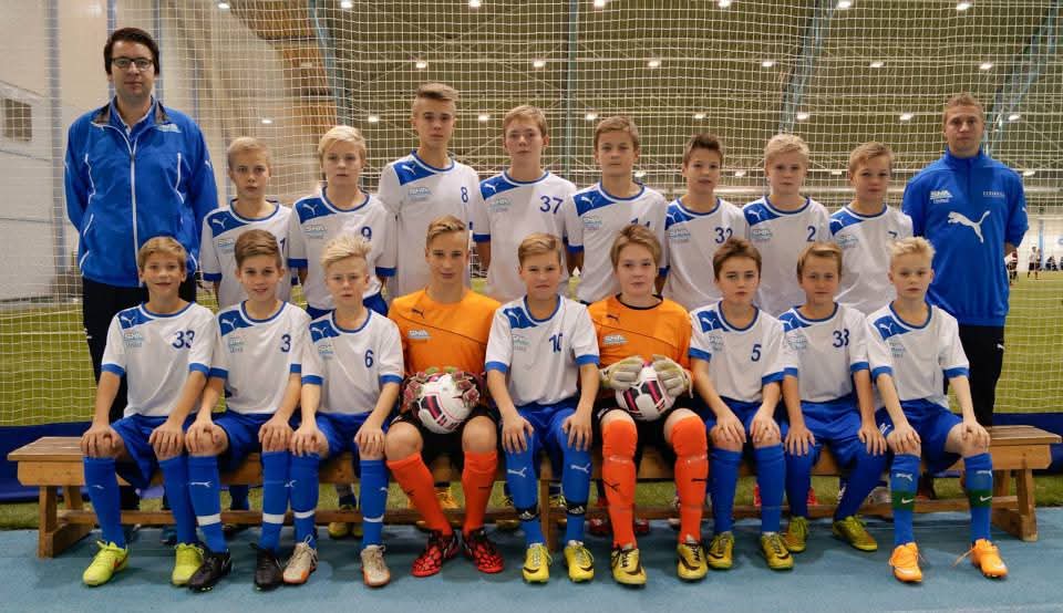 markohon's tweet photo. Joulukuu 2014 SHA KV-turnaus Eerikkilässä. Voitosta voittoon ja 0 päästettyä maalia. Ei siinä tosin paljon valmennusta tarvinnutkaan, kun Kilo (6) ensi vuonna Holllannin pääsarjassa ja Skyttä (33) ensi vuonna toivon mukaan Bundesliigassa pyöritteli kaikkia aivan miten halusi. https://t.co/YYM4hqA0bP