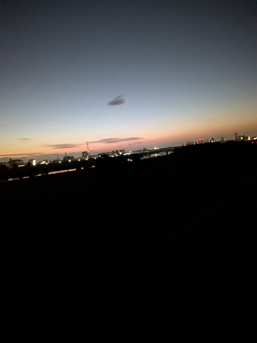 uZmon's tweet photo. もう3:30で明るくなるんだ！ https://t.co/damT2nuAvK