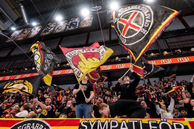 ericssonhenrik's tweet photo. 🎟️ Det bästa man kan äga som Brynäsare är ett säsongskort! Med kortet säkrat bygger du vidare på hajpen kring BIF och säkrar din plats i arenan.

Vår bästa sektionsutveckling 25/26 var klacken! 
👉 Vi säljer klackkortet för 1912 kr. Alltså 73kr/match - kanske årets deal?

Åh BIF! https://t.co/Zaclo8STTy