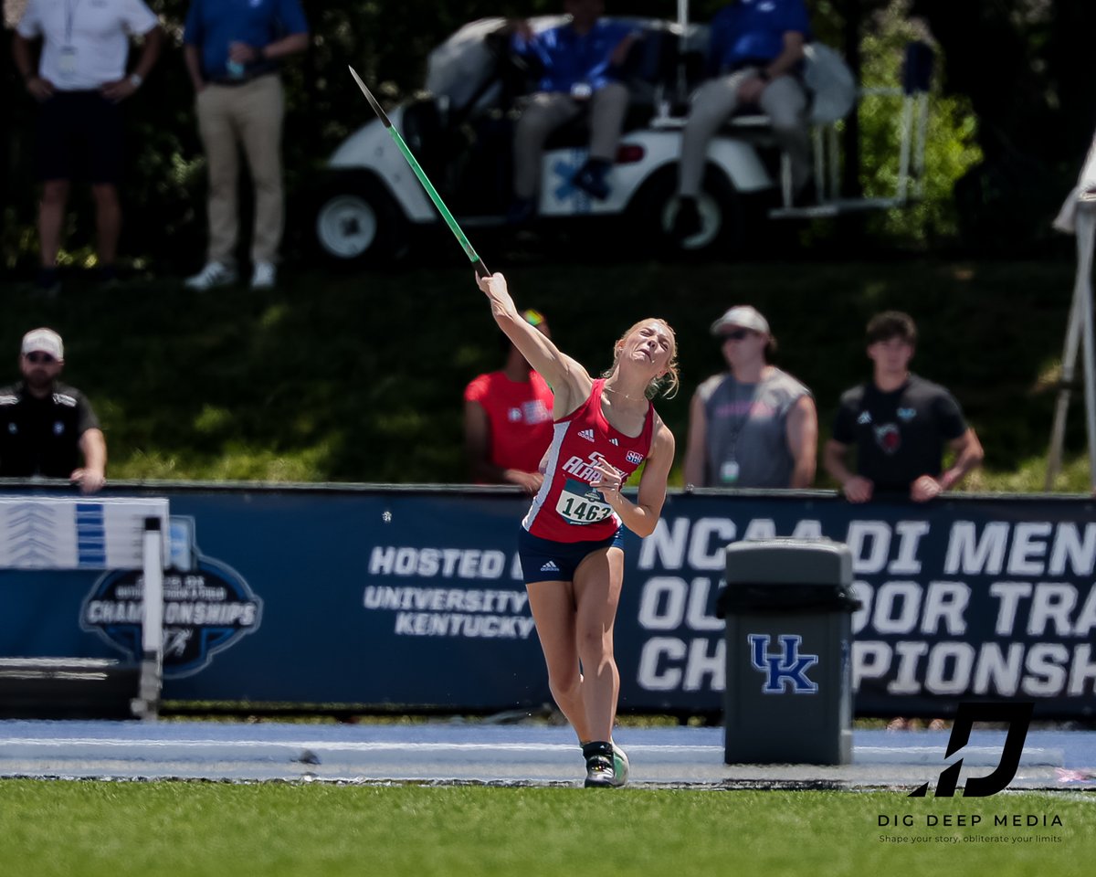 DigDeepMedia01's tweet photo. Ava Wheaton of South Alabama competes in the women’s javelin first round at the NCAA East First Round in Lexington. @NCAATrackField @SouthAlabamaTXC https://t.co/tF82funhG8