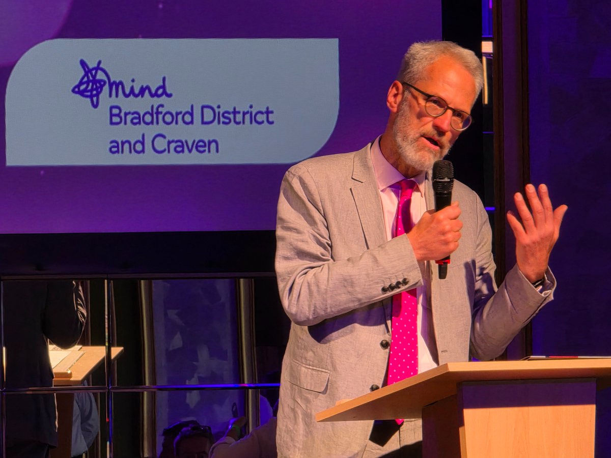BradfordChamber's tweet photo. We’re officially underway at the #BradfordAnnualDinner!

Host @RadioAndrewE welcomes guests as the evening begins.
Proud to support @BDCMind with our charity raffle 💙 Thank you @Bradford_Live for hosting!

#Bradford #Charity #BusinessEvents #Networking https://t.co/onniuBWtBN