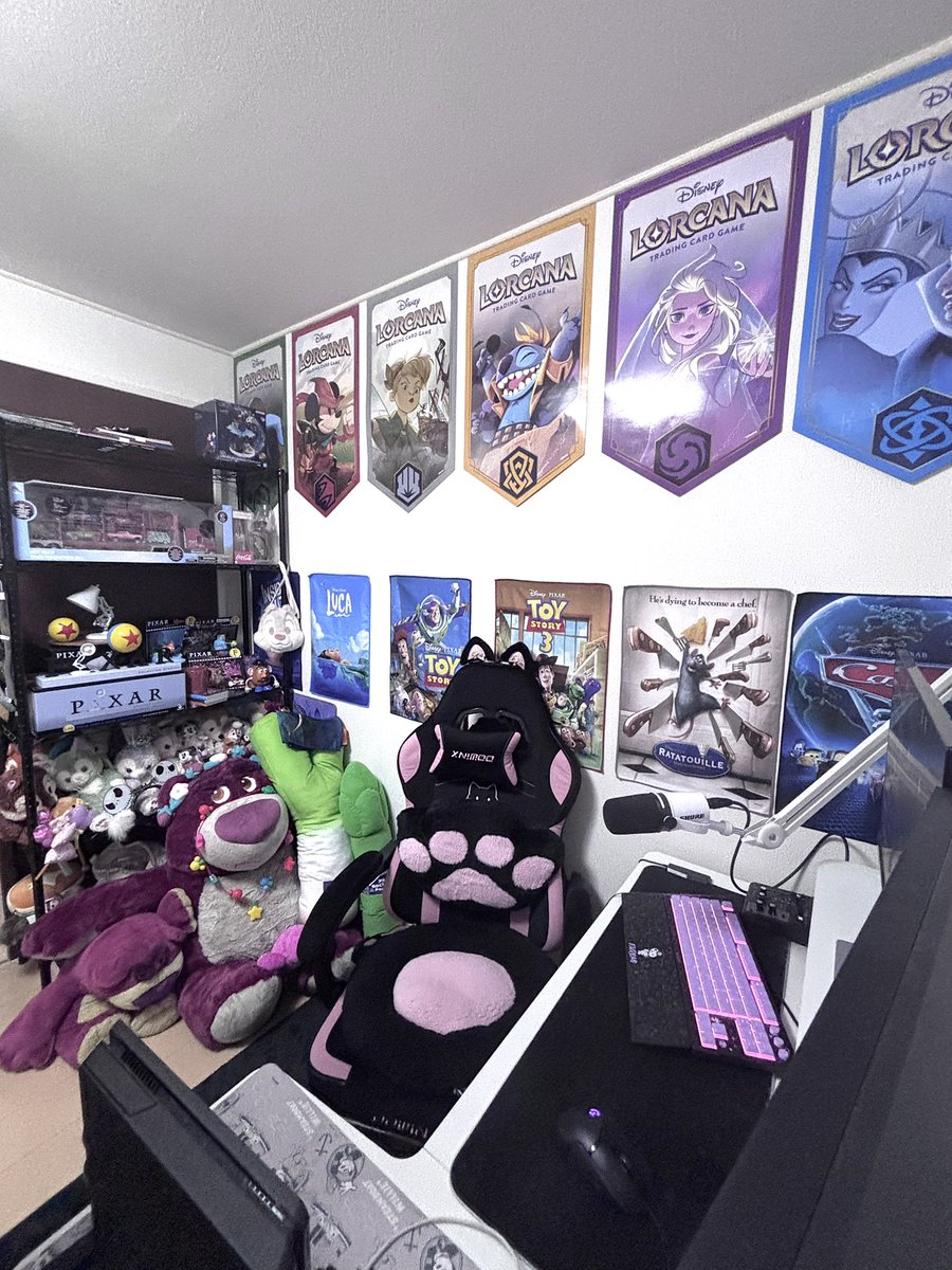 ゲーム部屋模様替えしました壁の半分に全部追いやった可愛い空間詰め込んだ