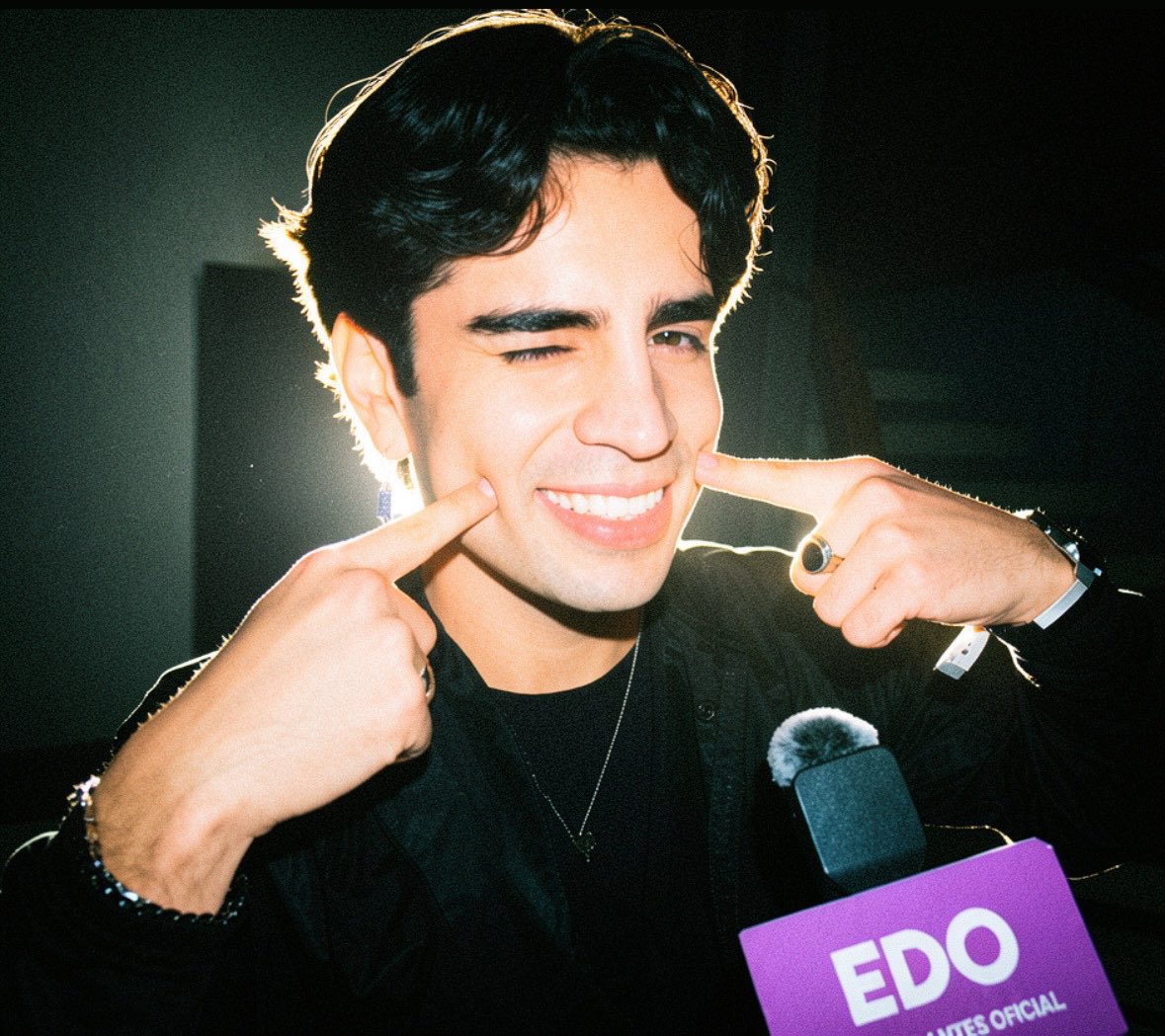 barbiercuryteam's tweet photo. 💕Le dijeron que no era famoso para estar en LCDF - FUE EL MÁS QUERIDO.

💕Le dijeron que era una mala decisión entrar a LEBH- GANÓ.

💕Le dijeron que MB lo iba a Noquear- FUE LA ESTRELLA DEL SUPERNOVA.

💕Le dijeron que no lo veían como actor- ESTA GRABANDO SU PRIMER NOVELA.

💕Le dijeron que no sabía nada de los certámenes de belleza- LO CONFIRMAN PARA JURADO DE MUM 

Aarón puede ser lo que él quiera ser