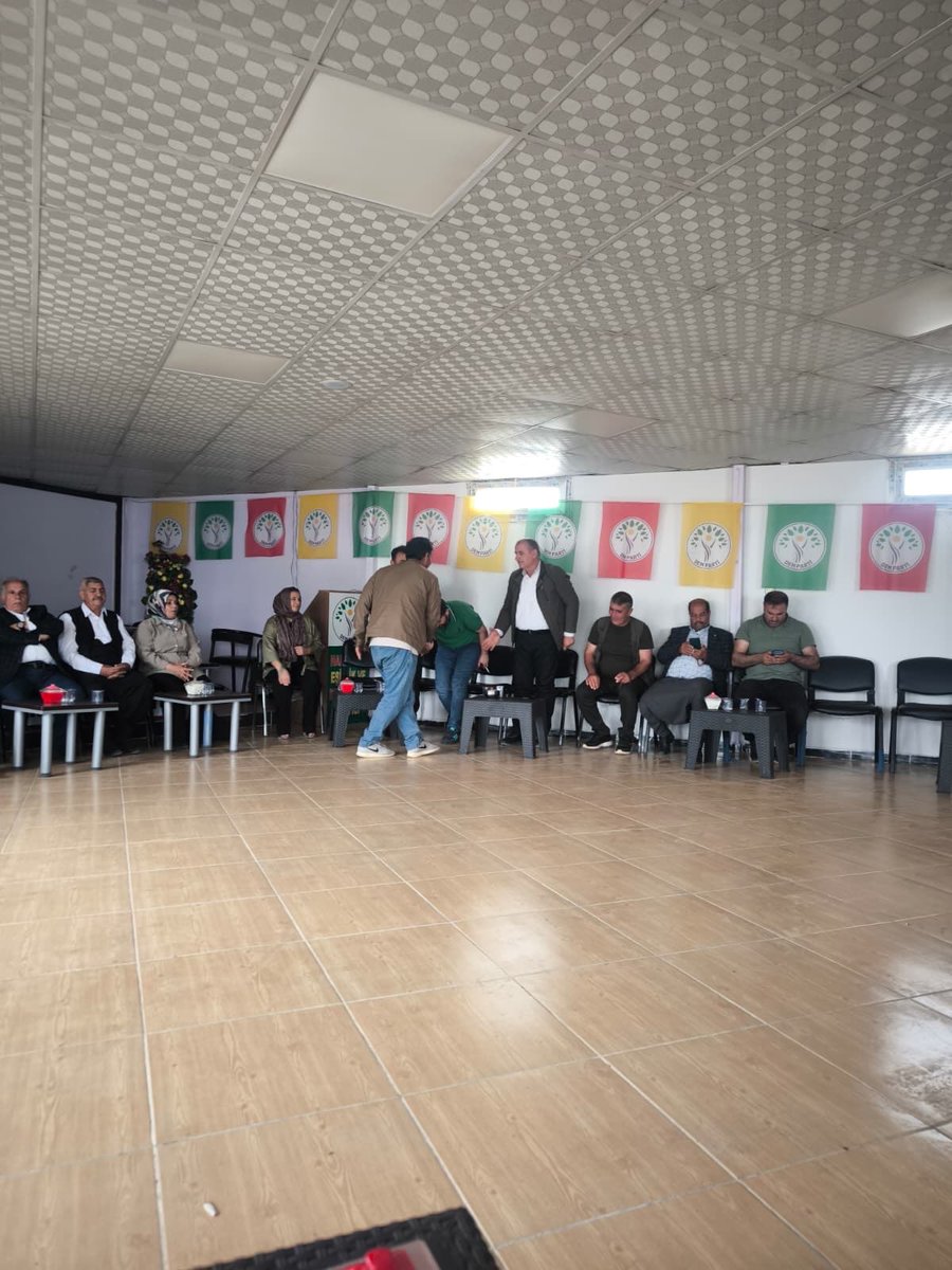 DemPartiHilvan's tweet photo. Îro li navce ya curnêres me bi gelê xwe re cejin piroz kir.
Germahiya li kêleka hev rawestandinê û hêza hevgirtinê me bi hev re hîs kir.
Ji hemû gelê xwe yê ku hatin avahiya me ya navendê, cejin piroz kirin ü hevgirtin mezin kirin re, em spasdarin.
Cejna we ya qurbanê pîroz be. https://t.co/cQdgXj9HPQ
