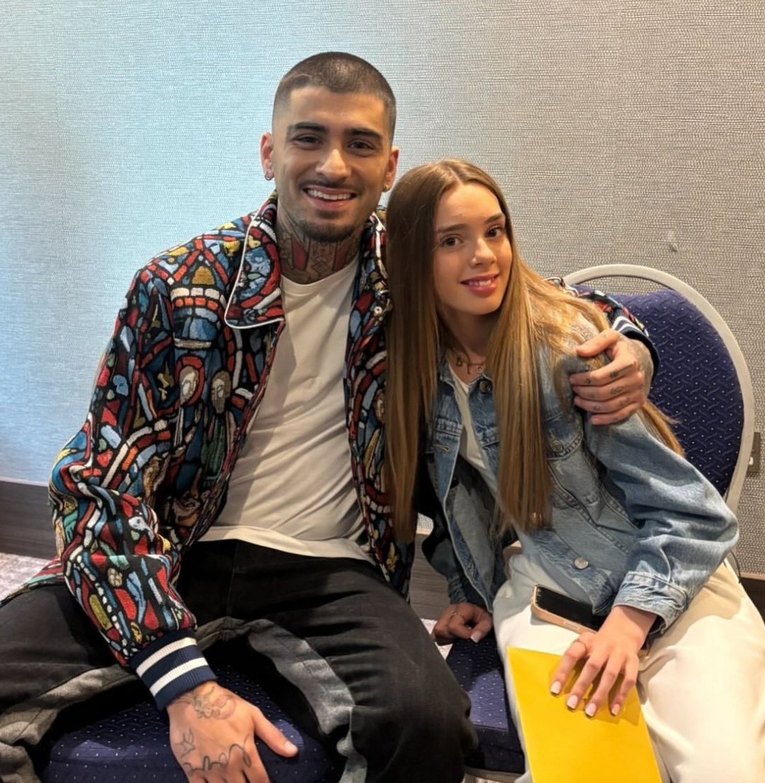 ZaynSquadBrasil's tweet photo. O SORRISO! Zayn com Lily Blackburn 🥹🩷 https://t.co/dcinC7223Y