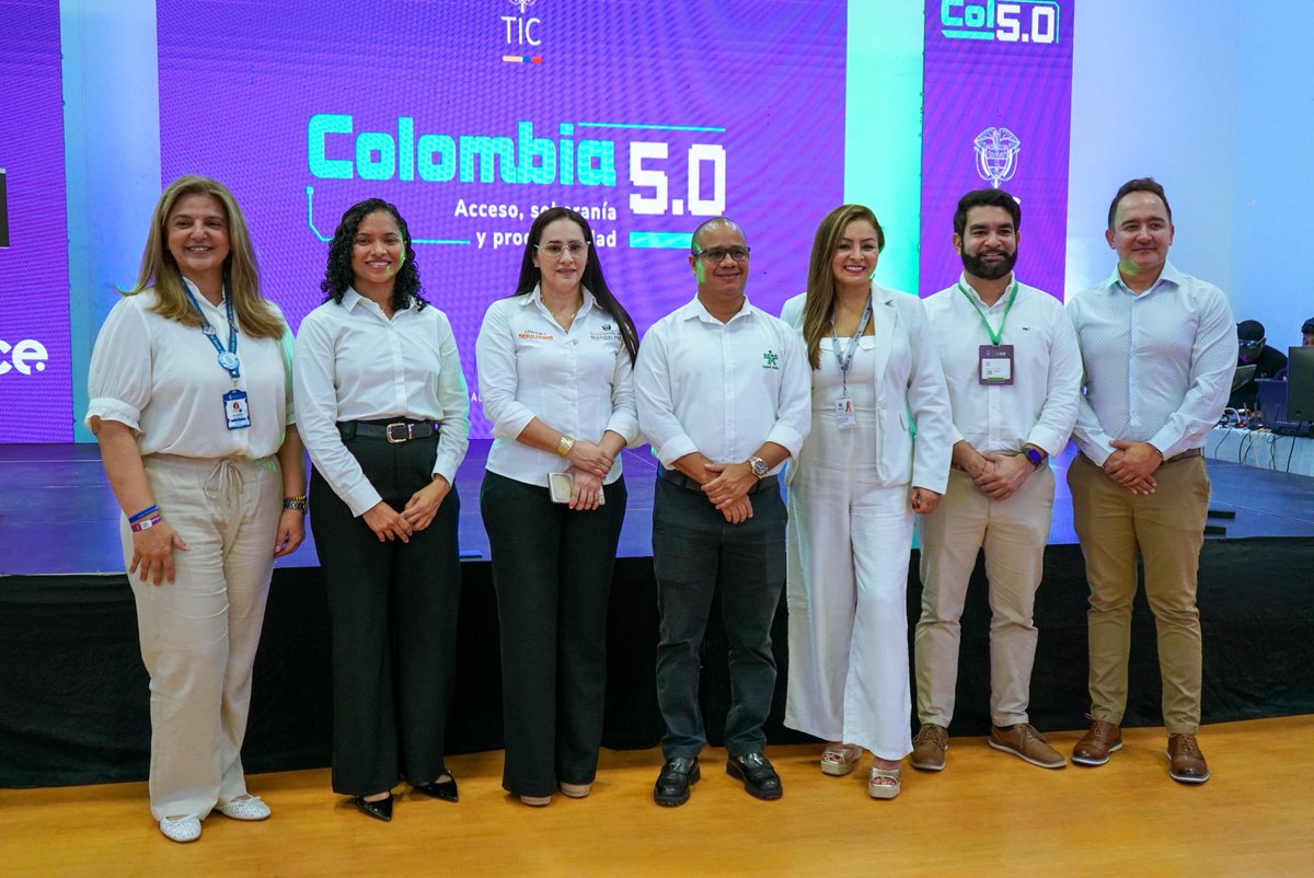 la_usm's tweet photo. La Institución Universitaria de Santa Marta participa en Colombia 5.0, un espacio que reúne transformación digital, innovación y nuevas tendencias, donde nuestra rectora, @azarjoceline , recibió un reconocimiento por su aporte a la innovación y la creatividad en lo digital. 

Además, nuestros estudiantes de Marketing Digital hicieron parte de la hackatón y de diferentes actividades académicas y experienciales, fortaleciendo sus conocimientos y conectándose con los retos del mundo digital.