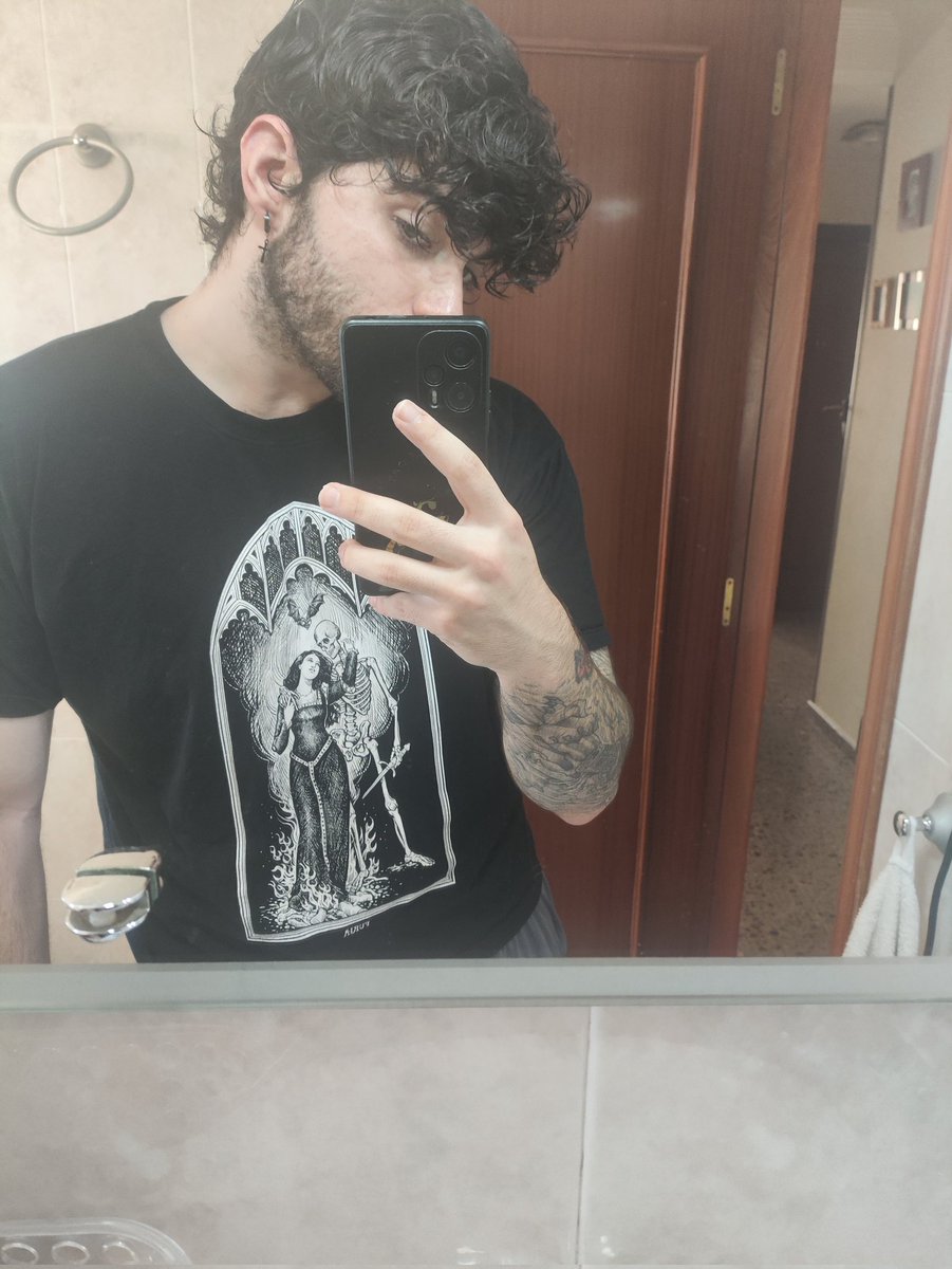 Cuervesito's tweet photo. Me voy a cortar el pelo en nada y puede ser catastrófico, seguiremos informando. https://t.co/zEu1QPr8Wm