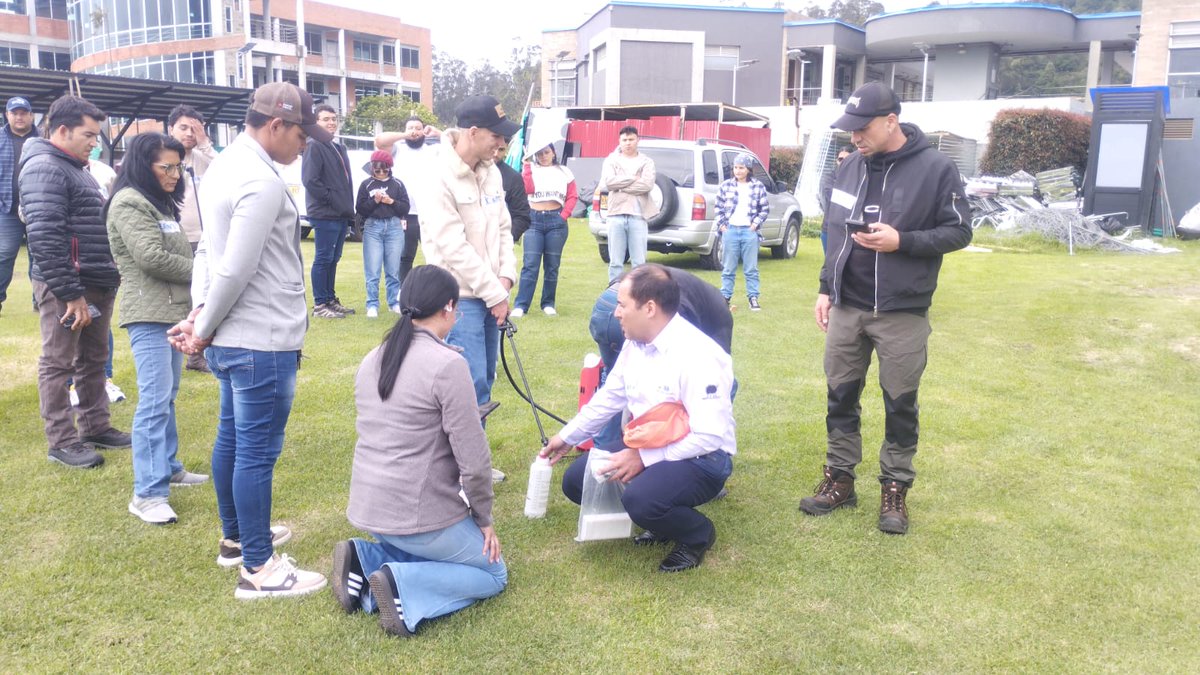 ProcultivosAndi's tweet photo. 🌱 En #Facatativá realizamos nuestro taller de protección de cultivos junto con la @UniversidadUNAD, en el que participaron 34 personas comprometidos con una #agricultura más productiva y sostenible 🚜🌾.
#AgriculturaSostenibleEnAcción #CuidAgro #SPMF https://t.co/SS2nF031PQ