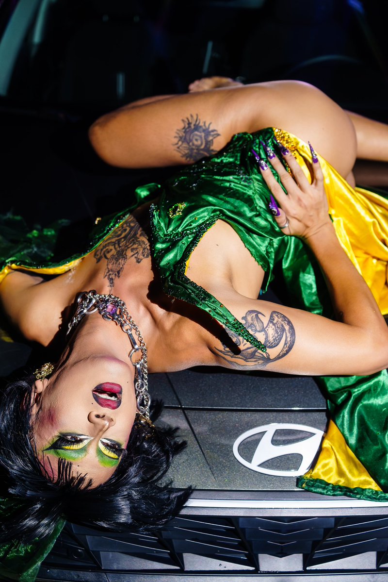 PersephoneVLips's tweet photo. New whip, same bitch 💚💛💚💛 https://t.co/bJJ0V5EOGb