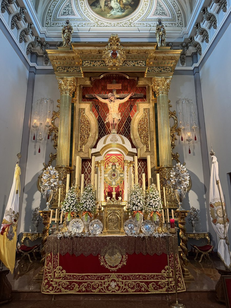 CarmenDoloroso's tweet photo. Todo dispuesto para el Triduo Eucarístico en nuestra Parroquia del Sanctissimum Corpus Christi. 

El exorno floral consta de solomio, espigas, esparraguera y helecho.

#CofradiasMLG https://t.co/iQKeX2JcbE