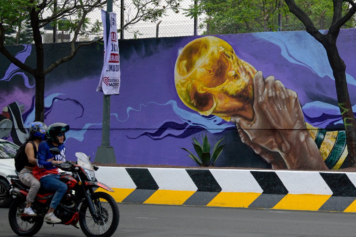 lopezdoriga's tweet photo. A 14 días del Mundial.

La FIFA presumió que la CDMX obtuvo el récord Guinness por el mural de futbol más grande del mundo pintado con pincel.

📸FIFAWorldCup

Más en https://t.co/BjdELZkpfR https://t.co/MSO0LnqZxm